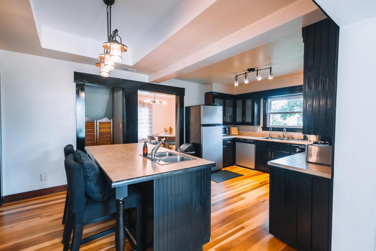 Downtown Escape Great For Large Families & Groups Villa Sugarcreek Eksteriør billede