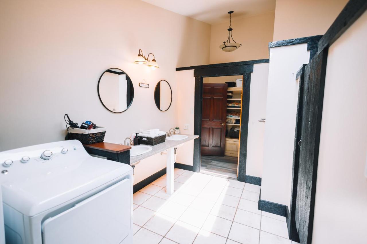 Downtown Escape Great For Large Families & Groups Villa Sugarcreek Eksteriør billede