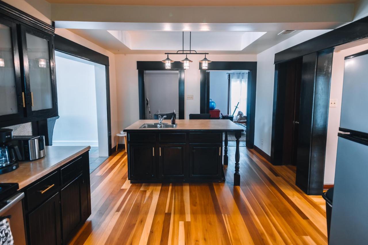 Downtown Escape Great For Large Families & Groups Villa Sugarcreek Eksteriør billede