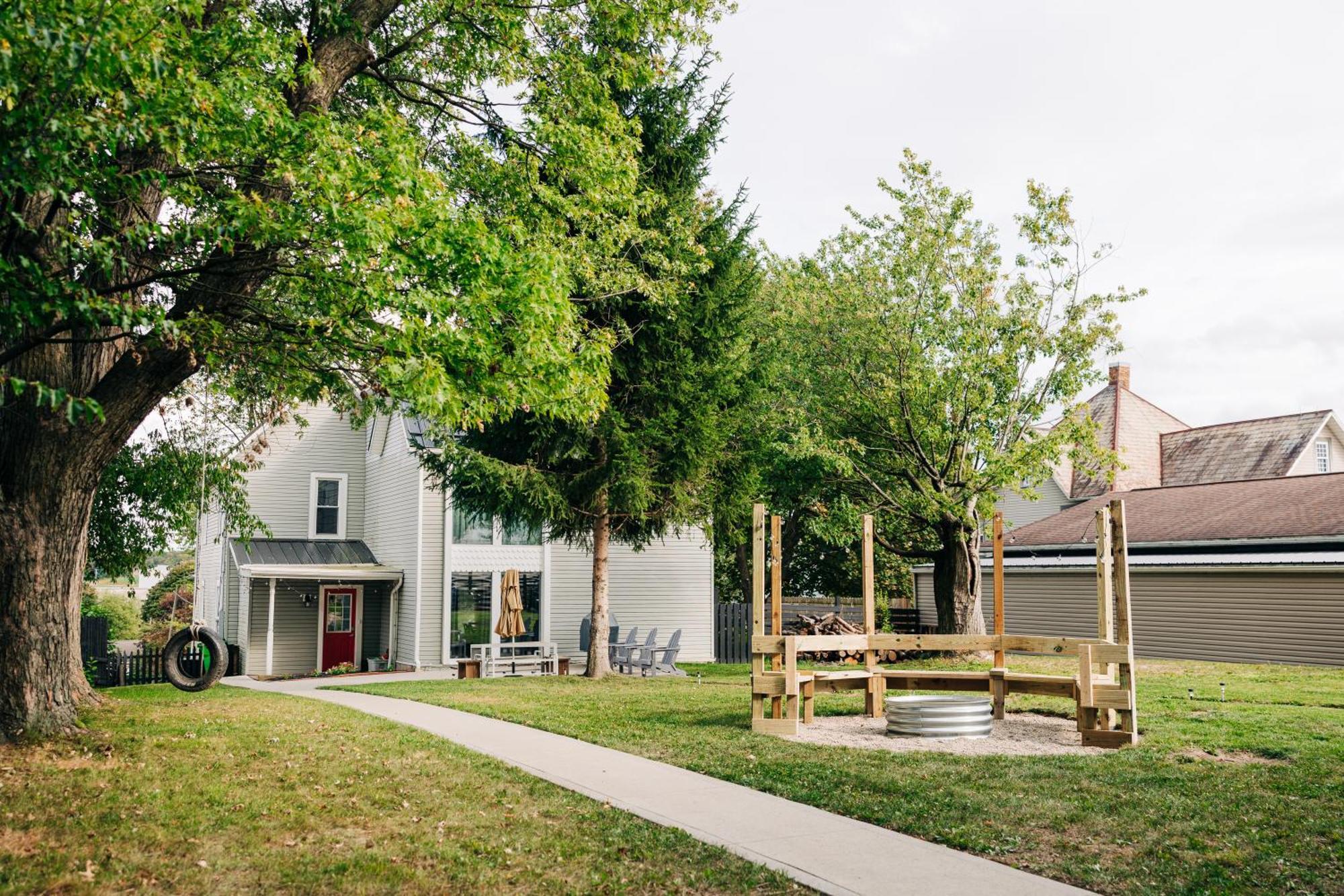 Downtown Escape Great For Large Families & Groups Villa Sugarcreek Eksteriør billede