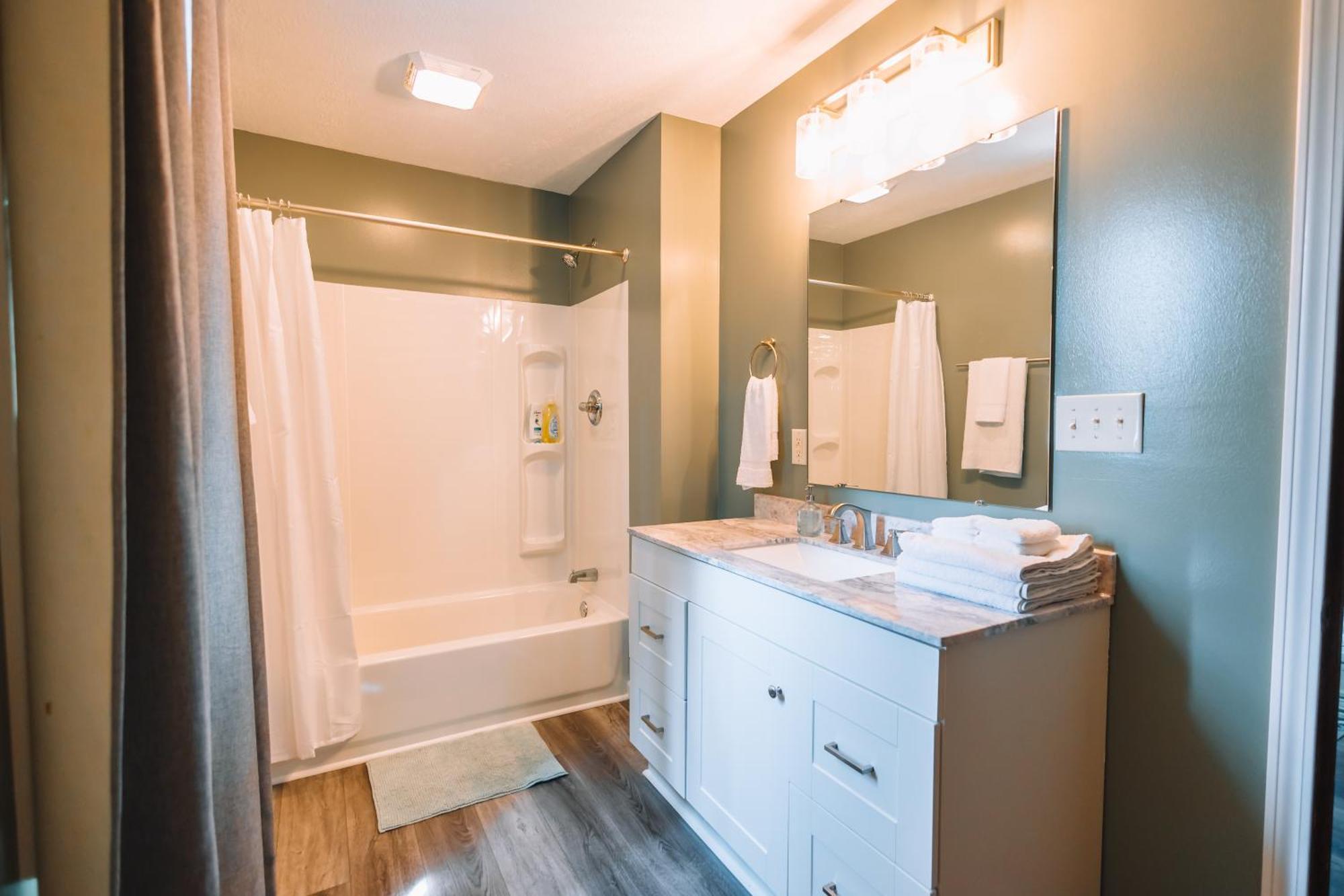 Downtown Escape Great For Large Families & Groups Villa Sugarcreek Eksteriør billede